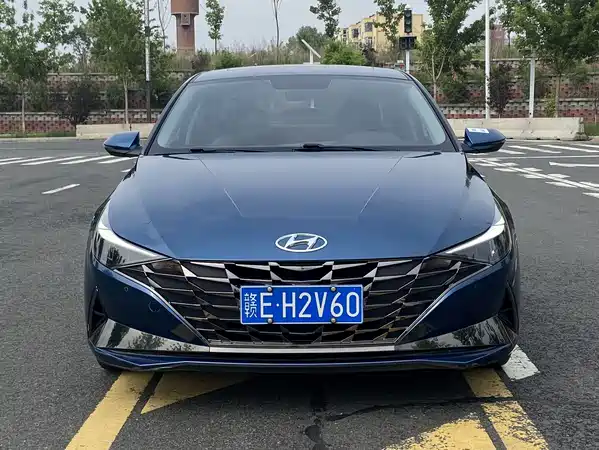 Hyundai Elantra 2022