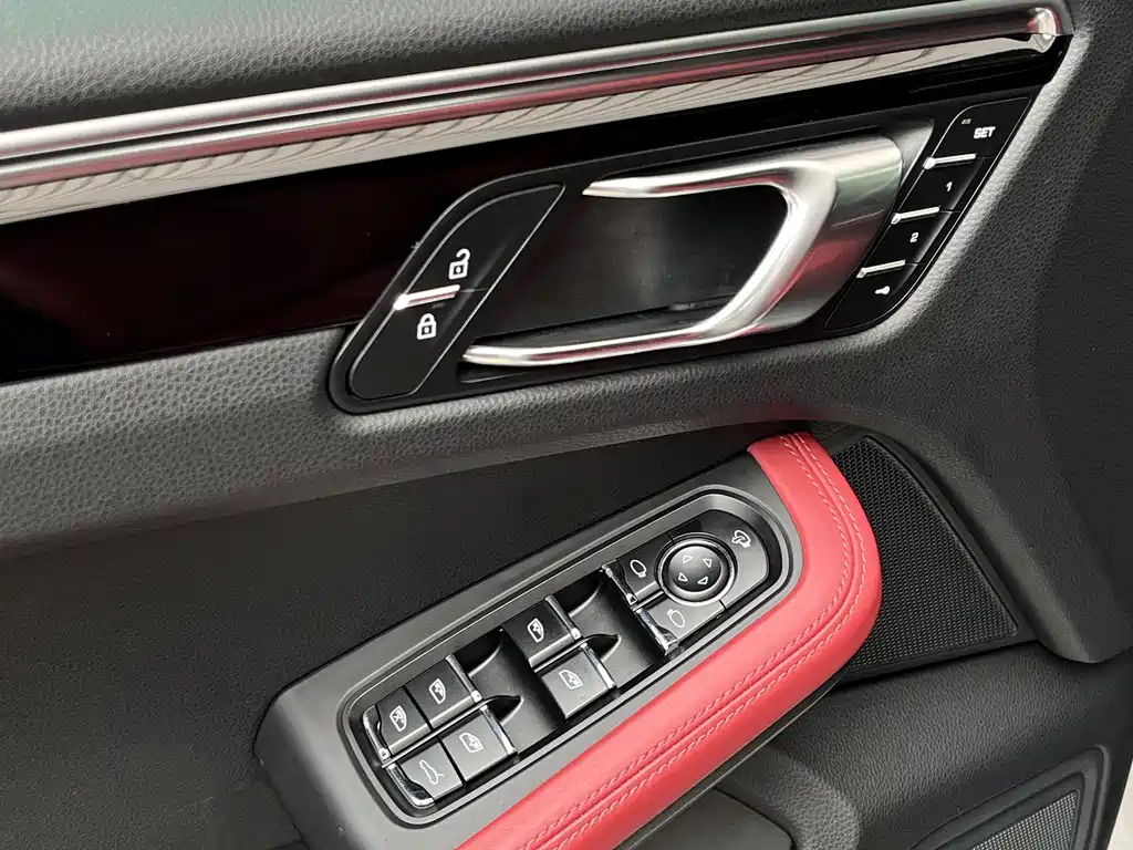 Porsche Macan 2023 — фото 14