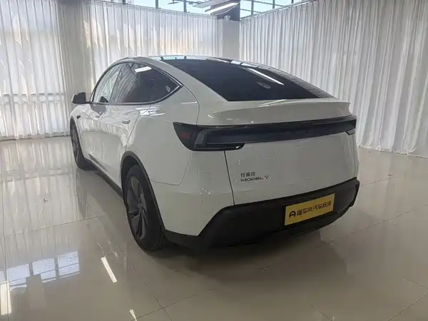 Tesla Model Y 2026