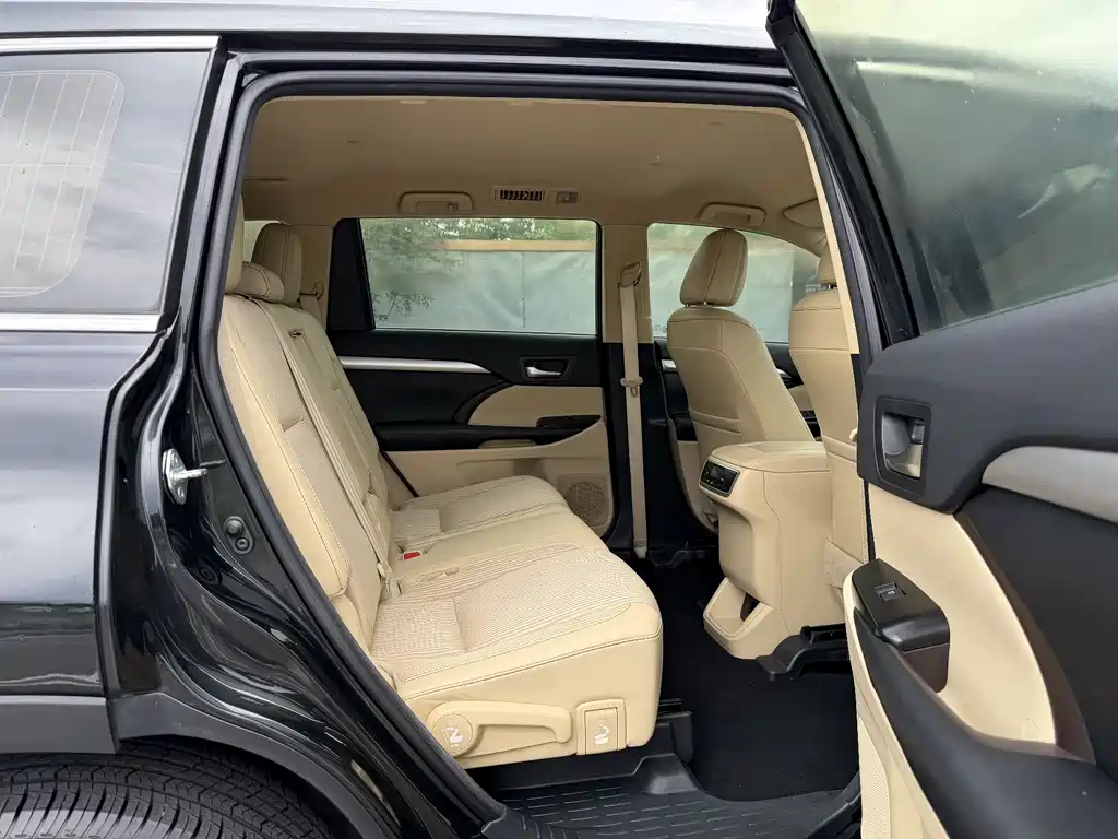 Toyota Highlander 2018 — фото 15
