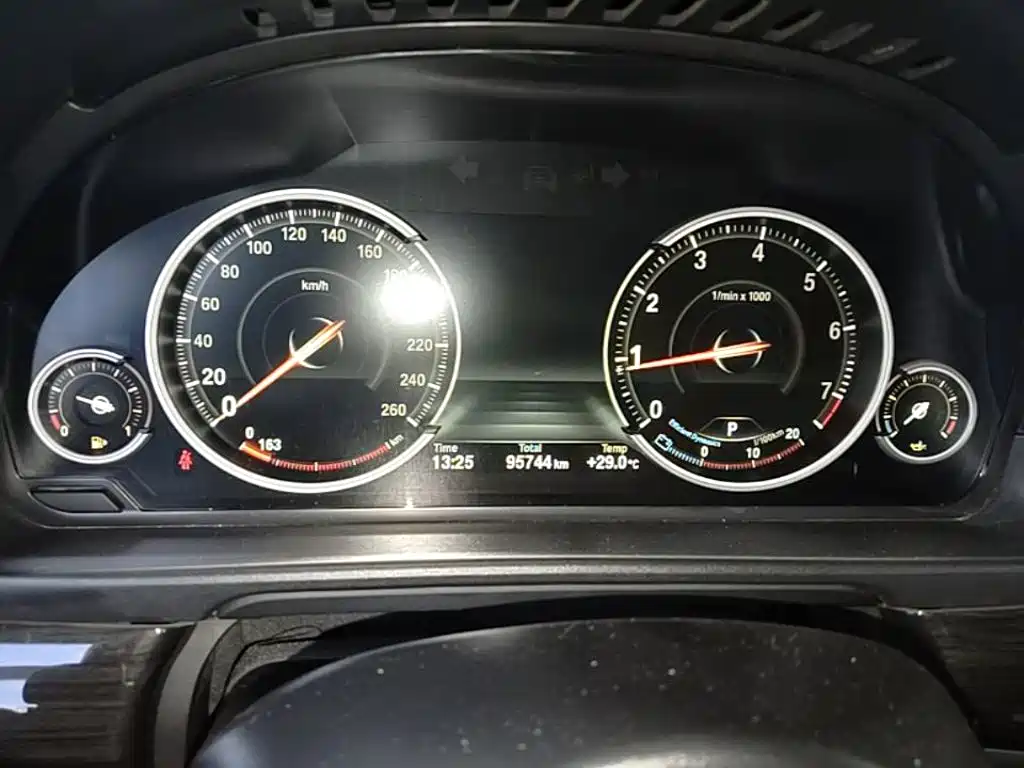 BMW 5 Series 2017 — фото 12
