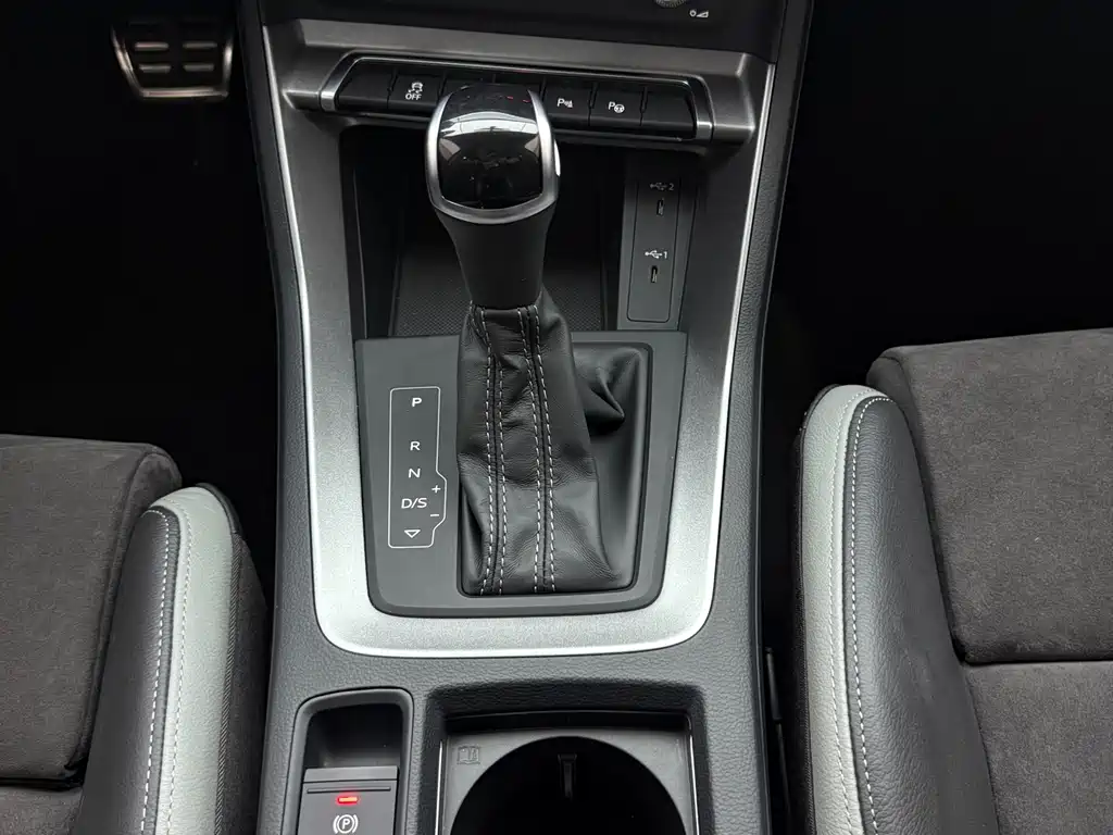 Audi Q3 2021 — фото 12