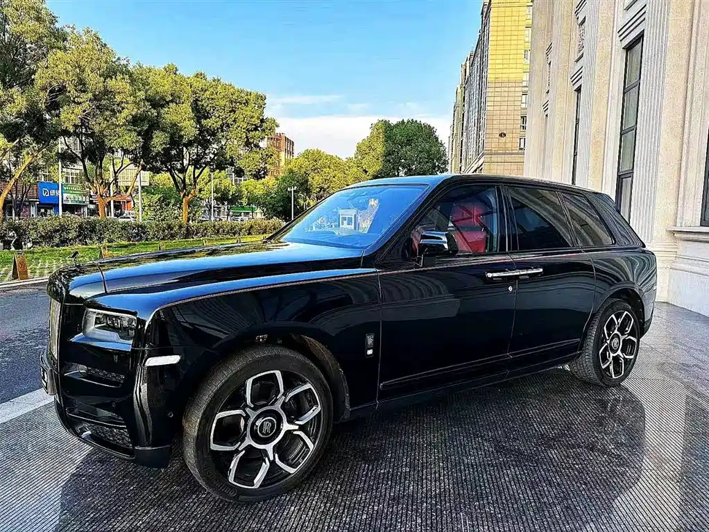 Rolls-Royce Cullinan 2020 — фото 1