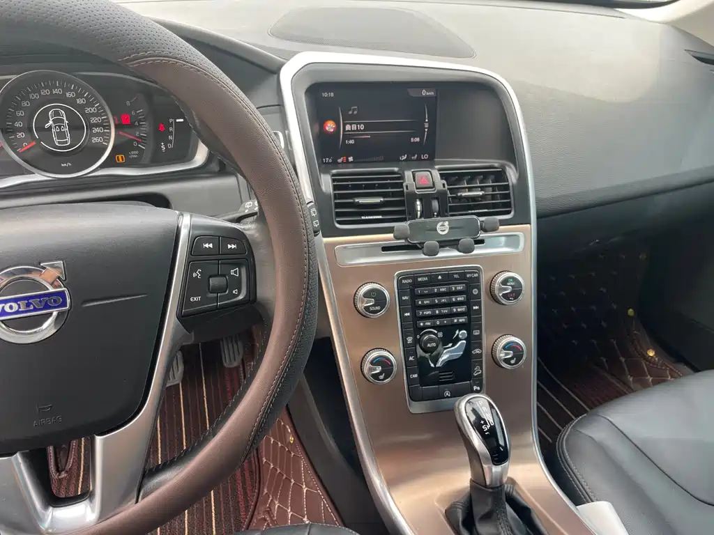 Volvo XC60 2017 — фото 17