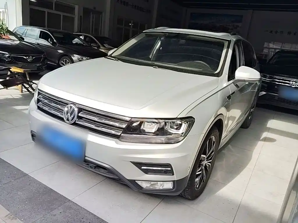 Volkswagen Tiguan L 2019 — фото 1