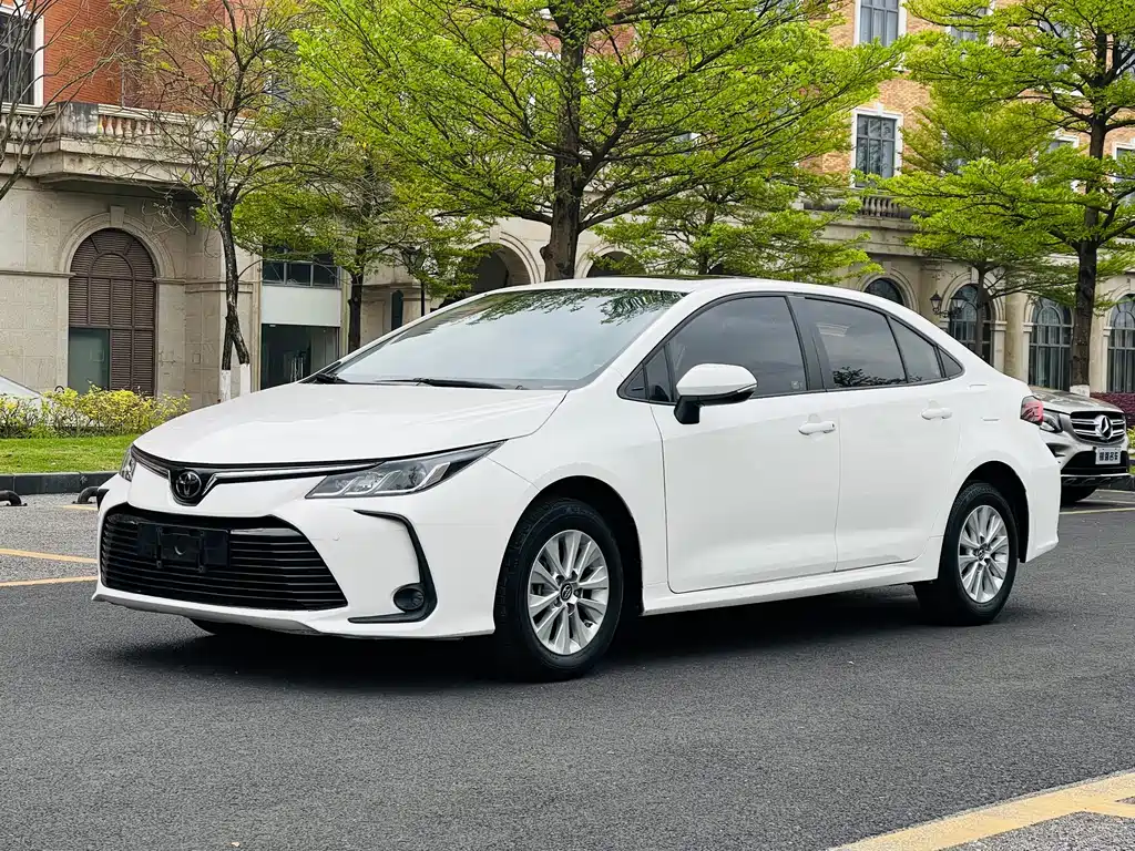 Toyota Corolla 2020 — фото 1