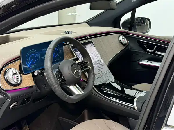 Mercedes-Benz EQE SUV 2025