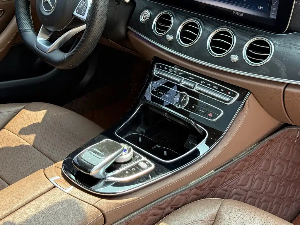 Mercedes-Benz E-Class 2017 — фото 17