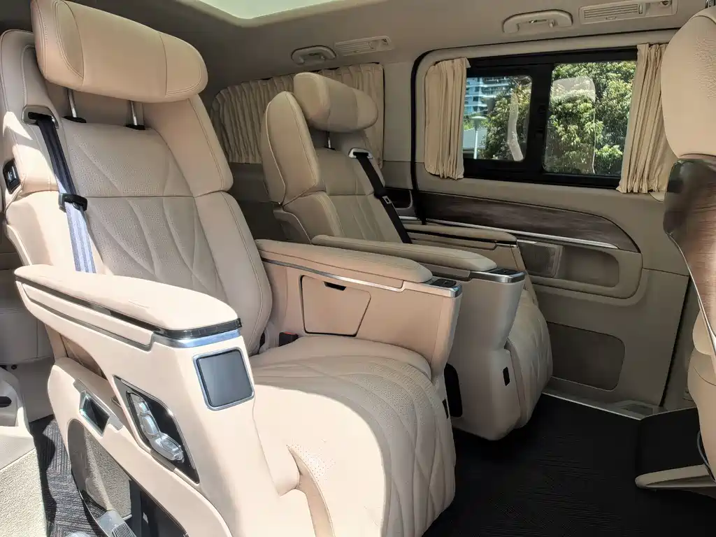 Mercedes-Benz V-Class 2022 — фото 13