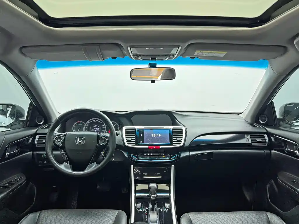 Honda Accord 2017 — фото 9