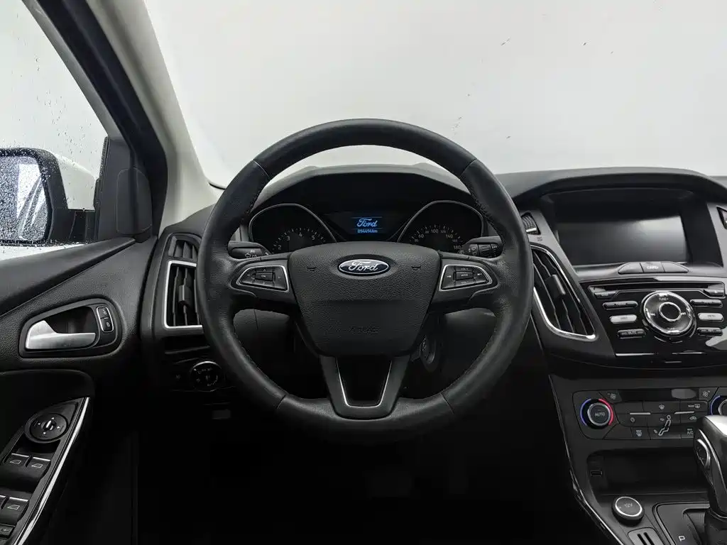 Ford Focus 2017 — фото 11