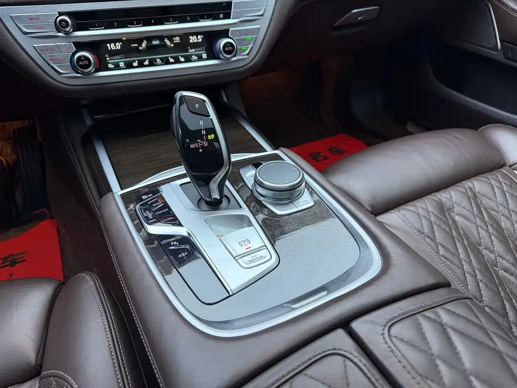 BMW 7 Series 2020 — фото 16