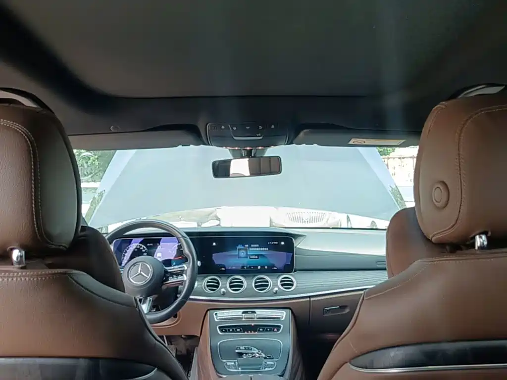 Mercedes-Benz E-Class 2022 — фото 18
