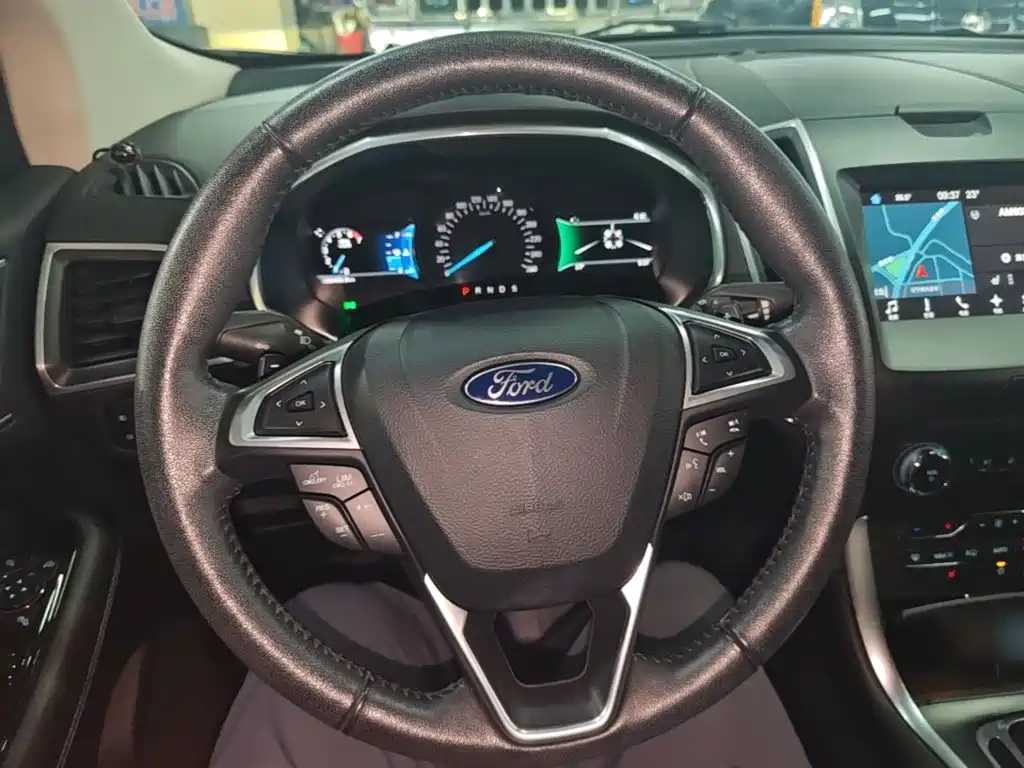 Ford Edge 2017 — фото 11