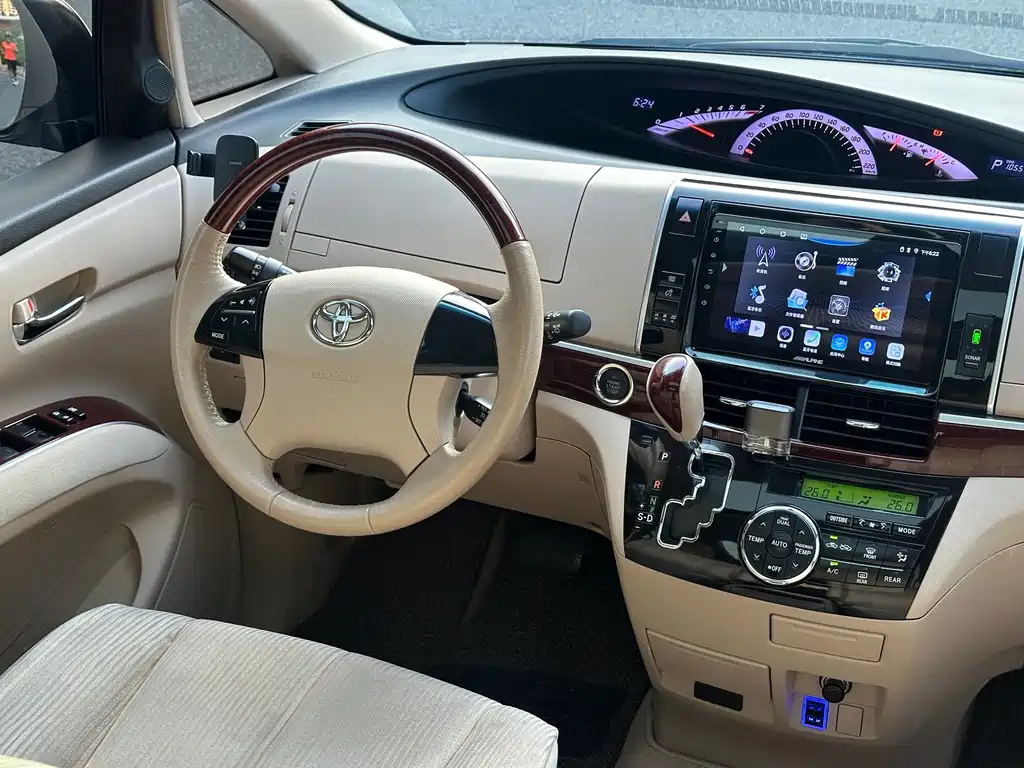Toyota Previa 2017 — фото 13