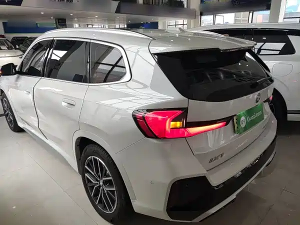 BMW iX1 2025