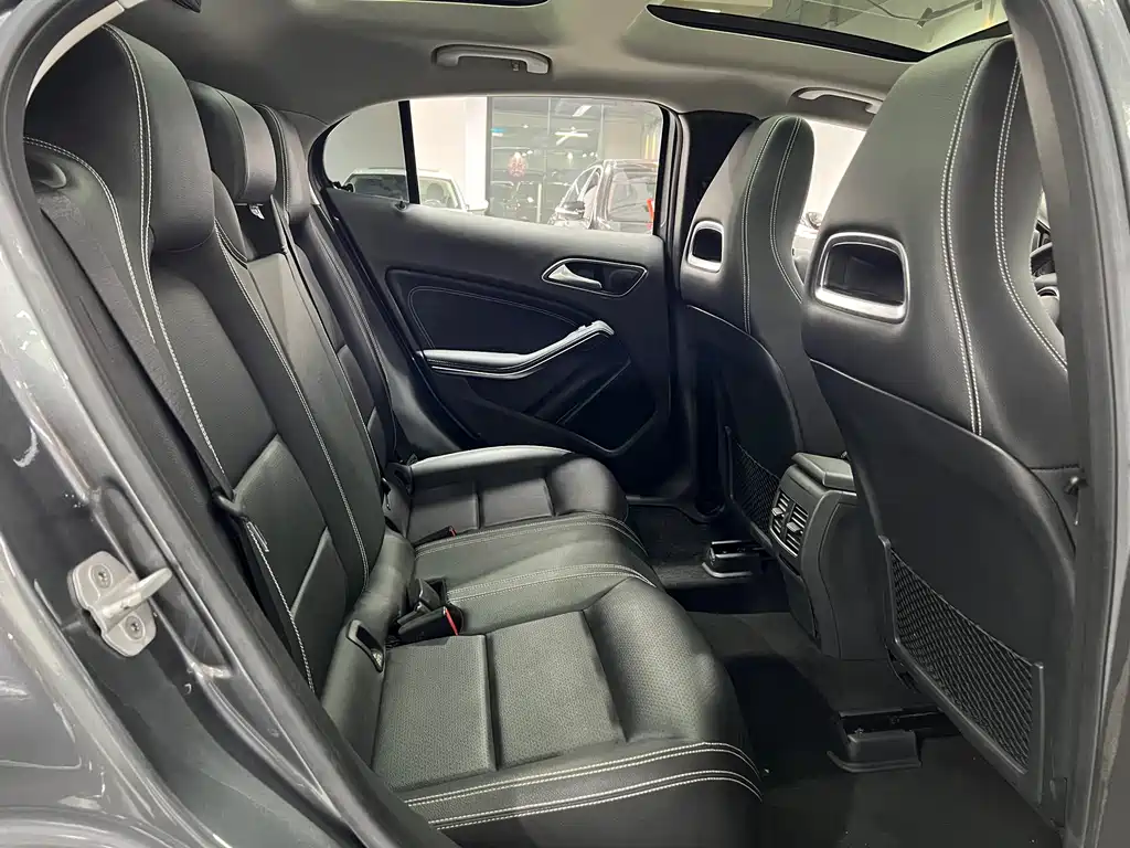 Mercedes-Benz GLA 2018 — фото 15