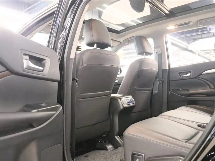 Toyota Highlander 2018 — фото 16