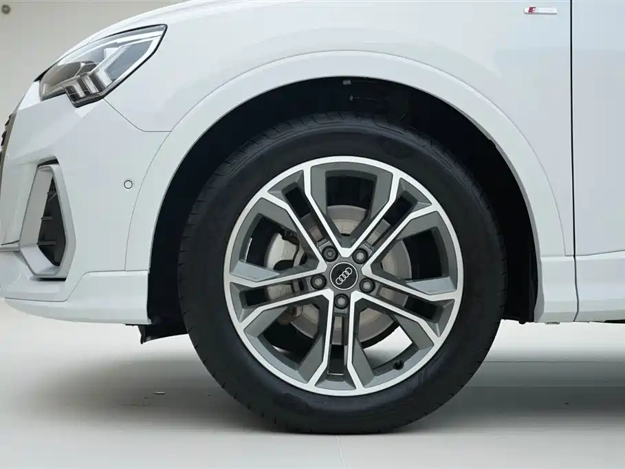 Audi Q3 2022 — фото 16