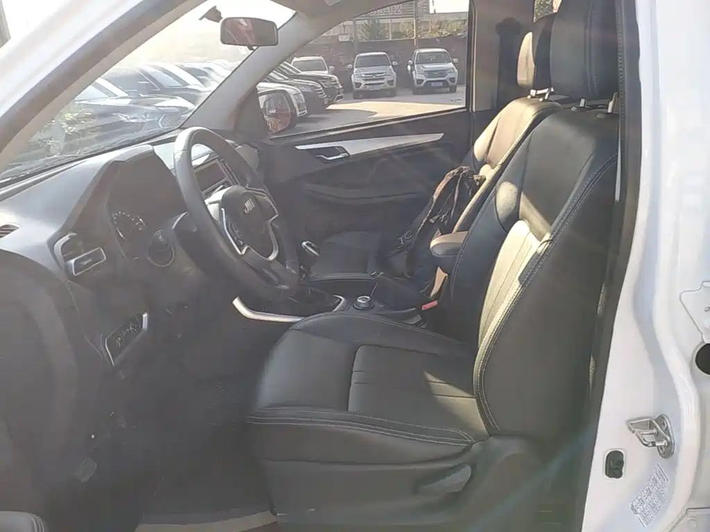 Isuzu RE-MAX Ruimai 2023 — фото 15