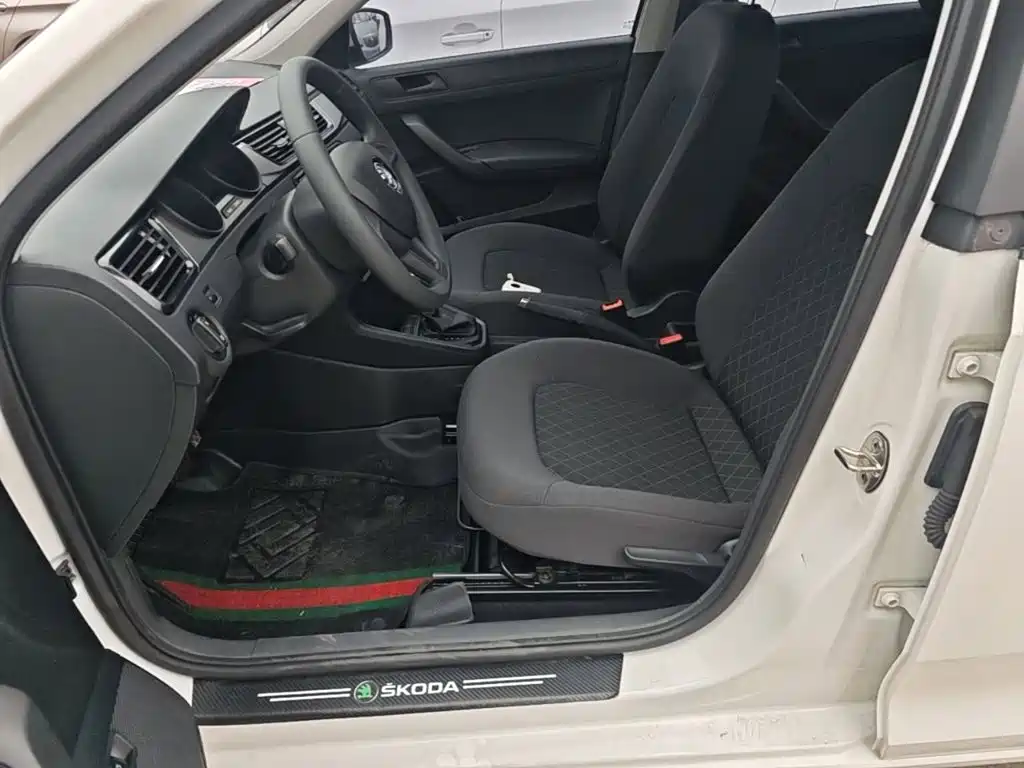 Skoda Rapid 2021 — фото 15