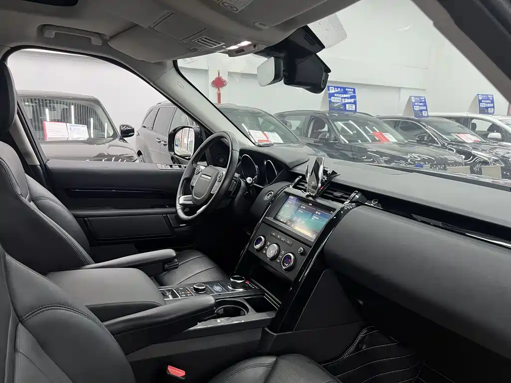 Land Rover Discovery 2018 — фото 17