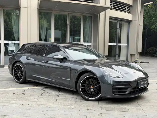 Porsche Panamera 2023