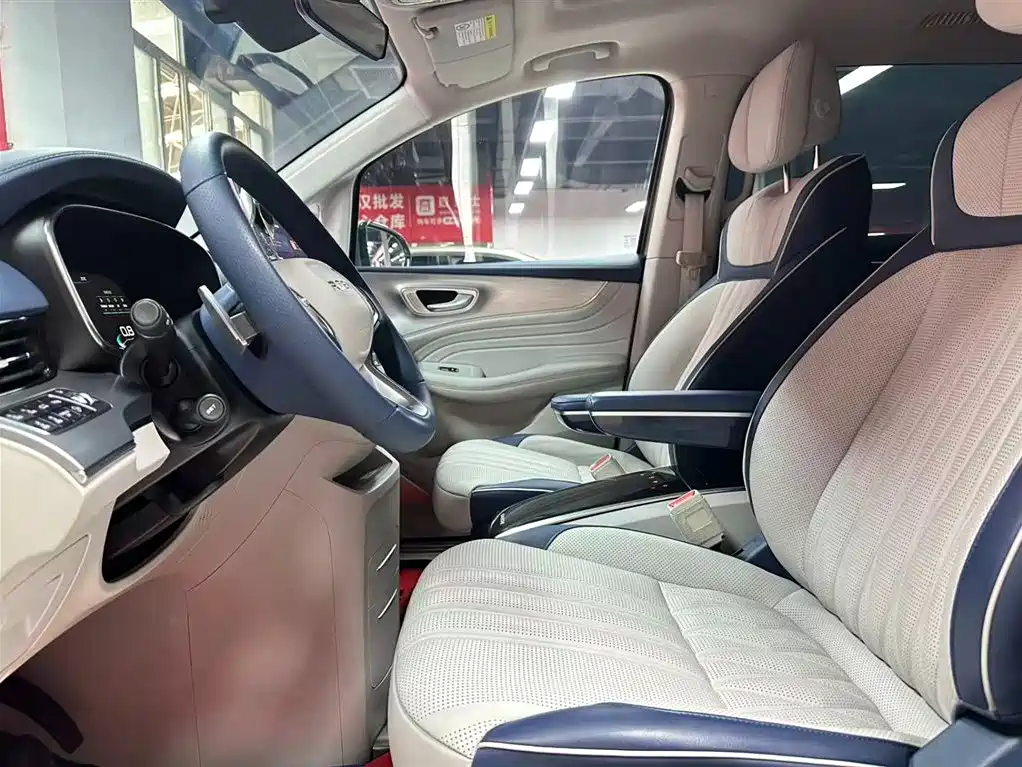 Roewe iMAX8 2021
