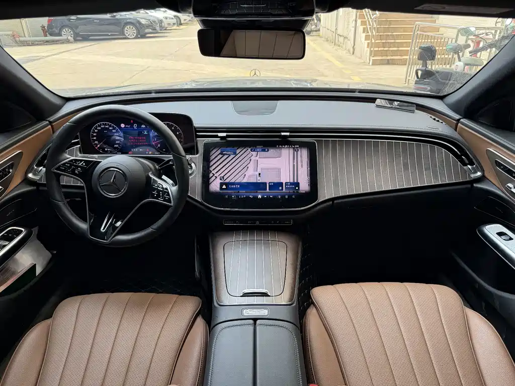 Mercedes-Benz E-Class 2025 — фото 11