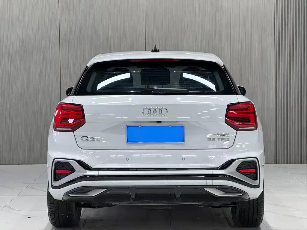 Audi Q2L 2023 — фото 4