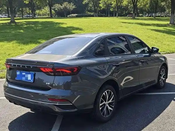 Geely Emgrand 2025