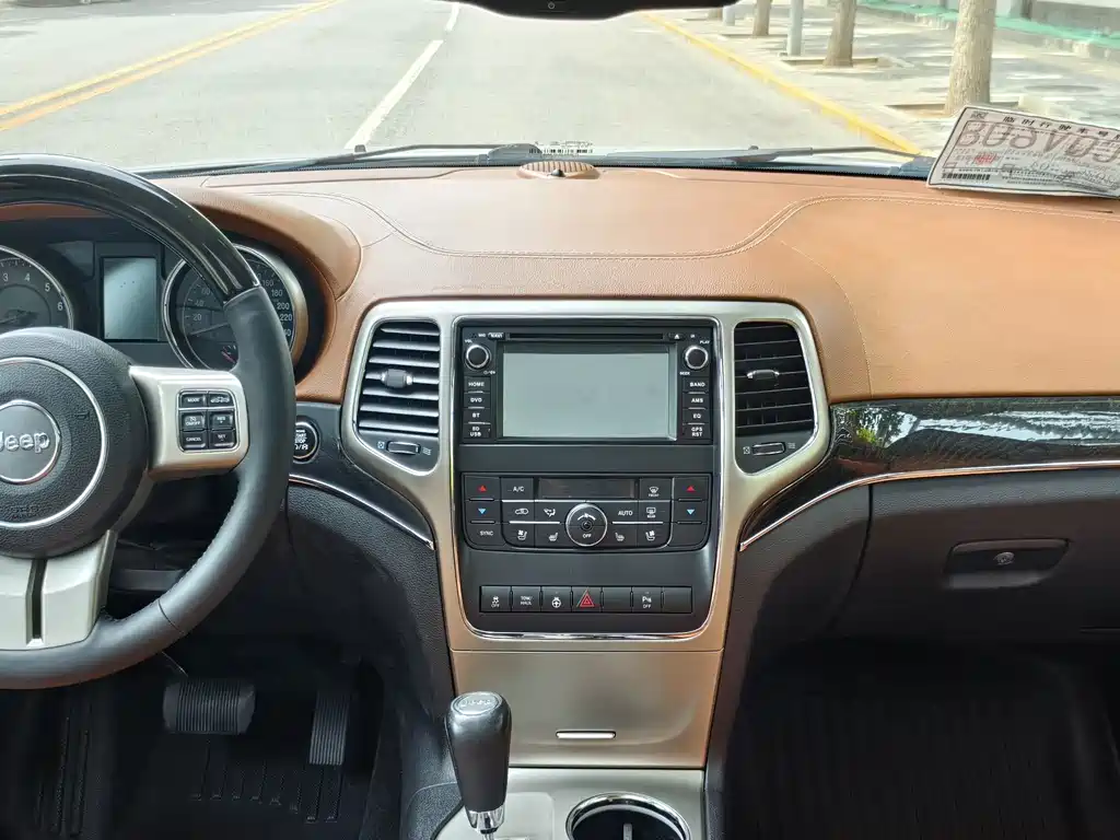 Jeep Grand Cherokee 2012 — фото 15