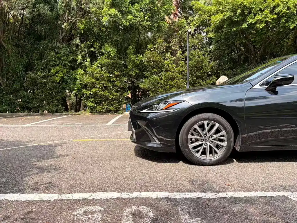 Lexus ES 2022 — фото 12