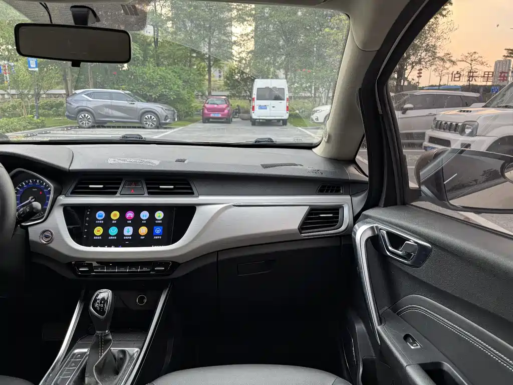 Geely Vision X3 2019 — фото 14