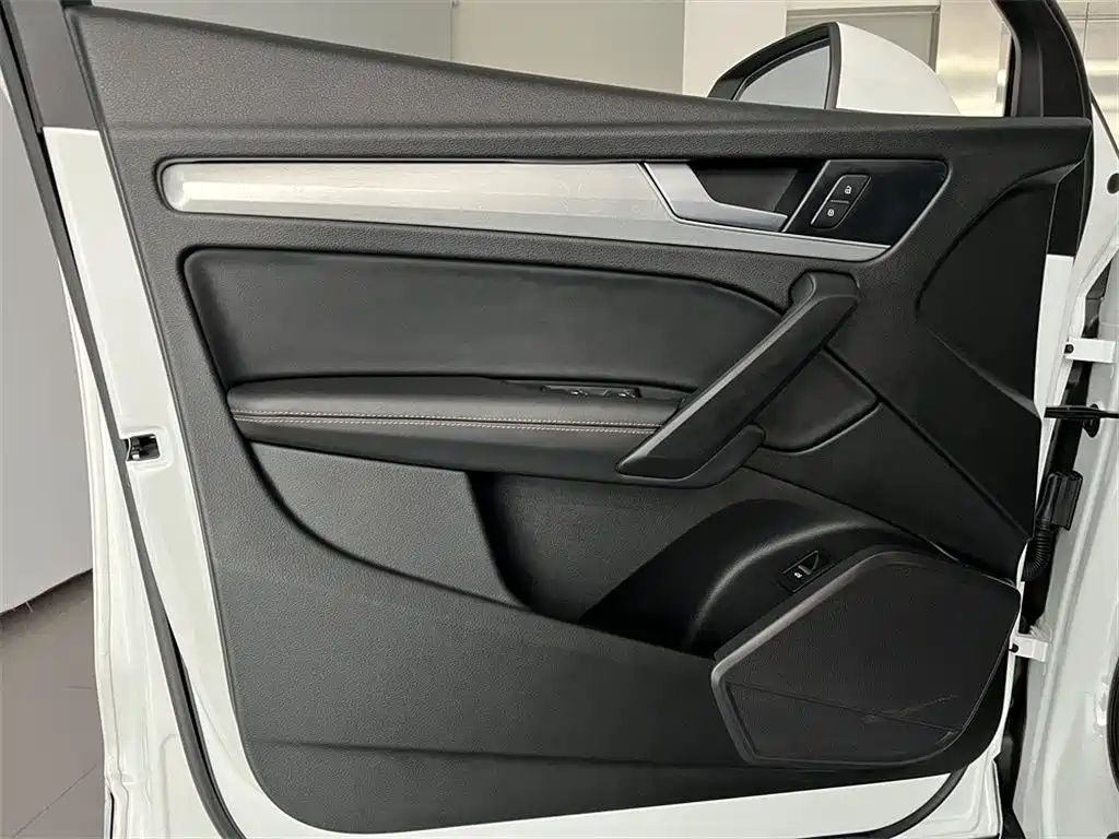 Audi Q5L 2018 — фото 13