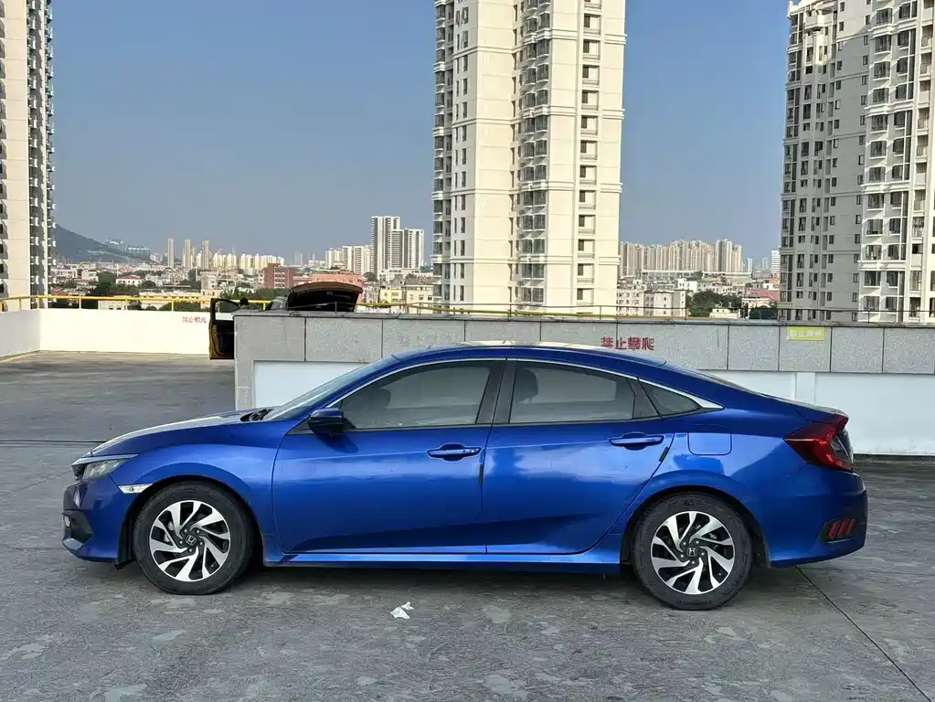 Honda Civic 2018 — фото 9