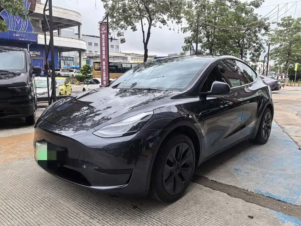 Tesla Model Y 2024 — фото 1