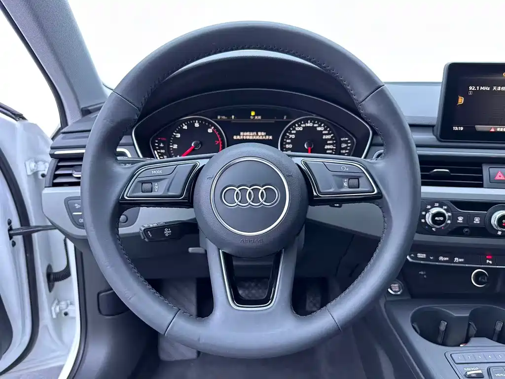 Audi A4L 2018 — фото 11