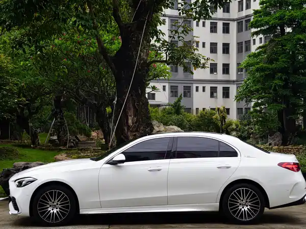 Mercedes-Benz C-Class 2024