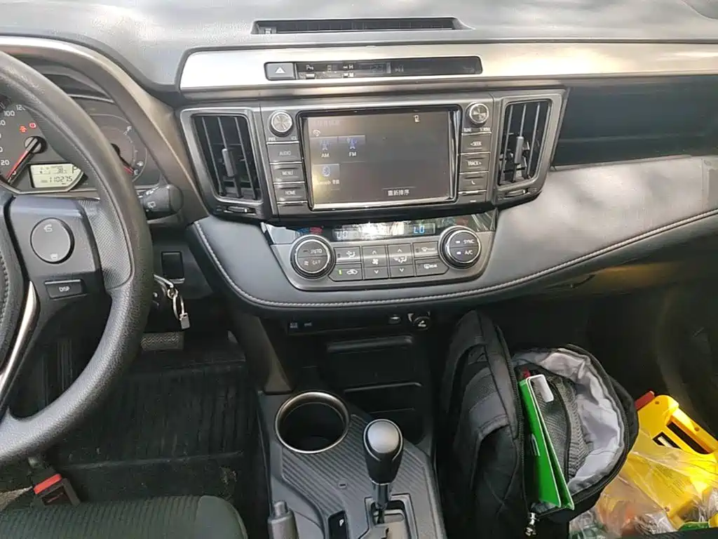 Toyota RAV4 2015 — фото 13