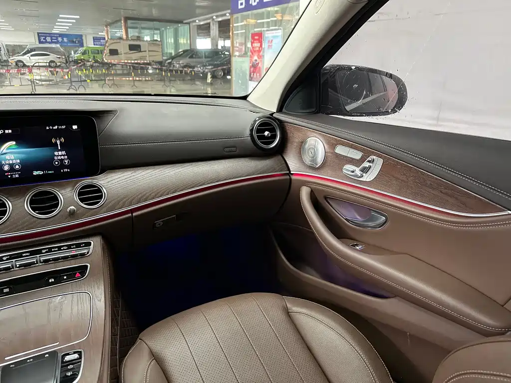 Mercedes-Benz E-Class 2022 — фото 16