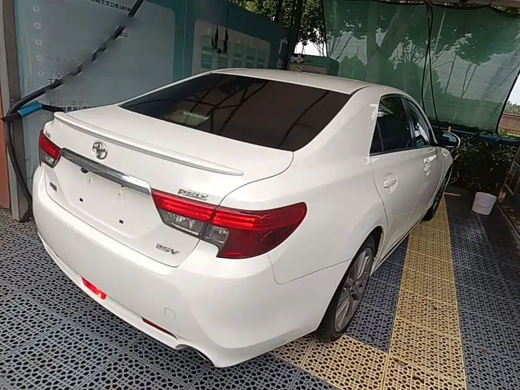 Toyota Reiz 2015