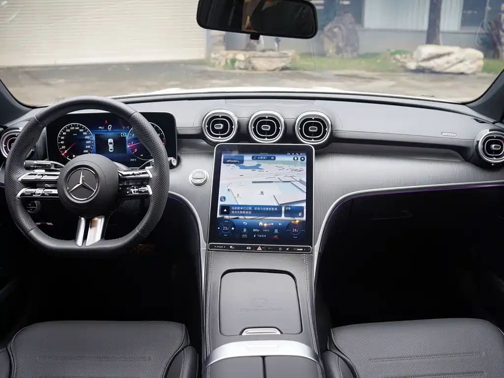 Mercedes-Benz C-Class 2024 — фото 16