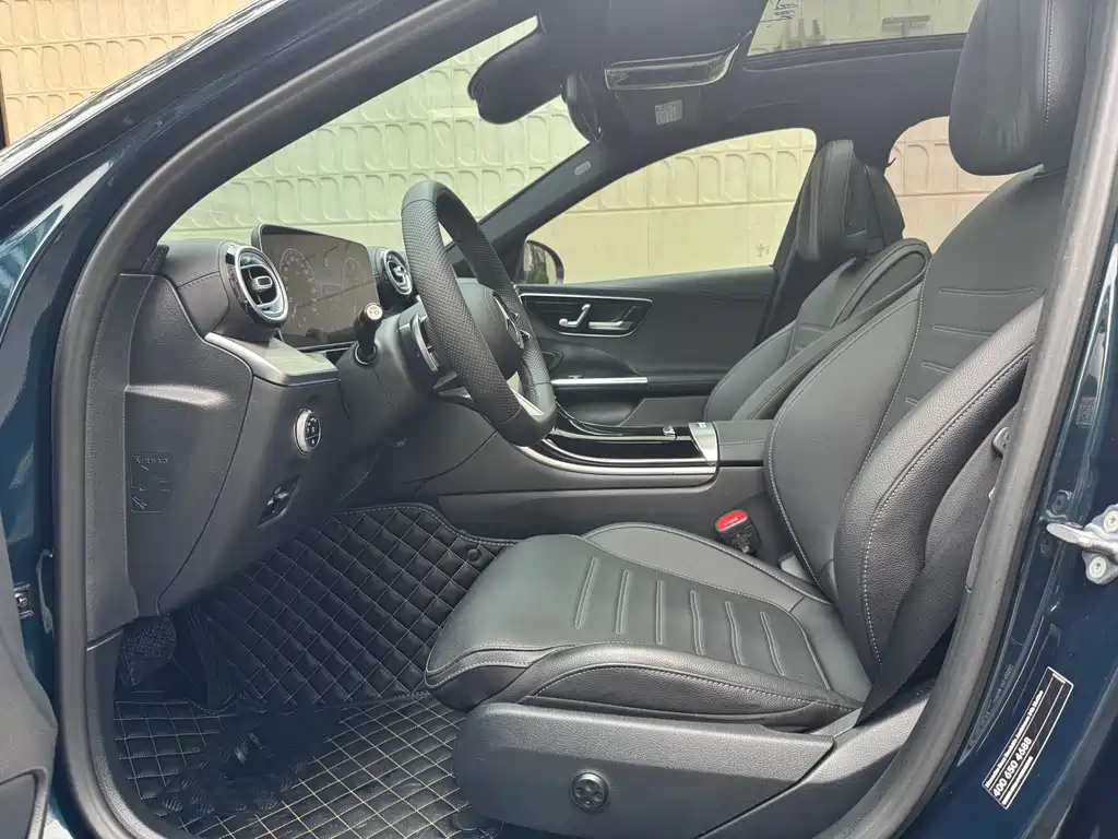 Mercedes-Benz C-Class 2023 — фото 17