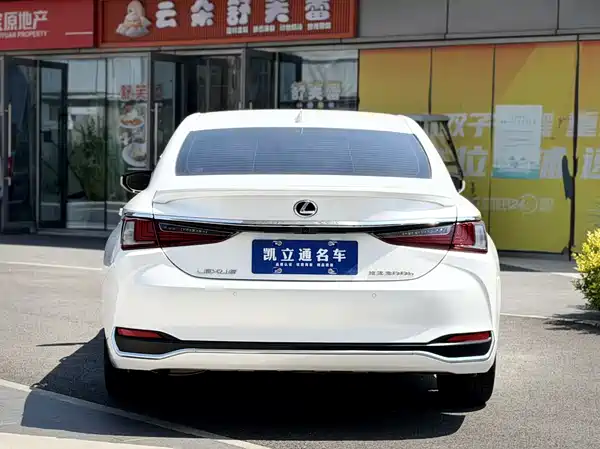 Lexus ES 2024