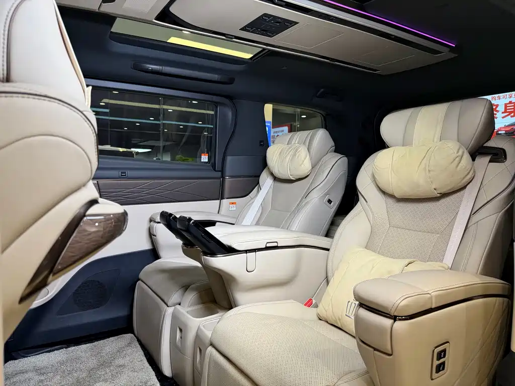 Toyota Vellfire 2024 — фото 12