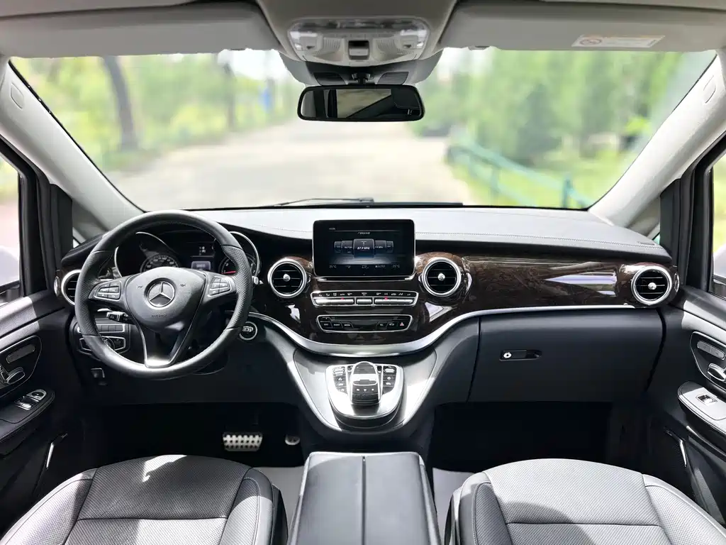 Mercedes-Benz V-Class 2018 — фото 12
