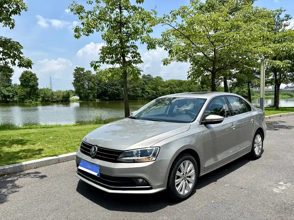 Volkswagen Sagitar 2016