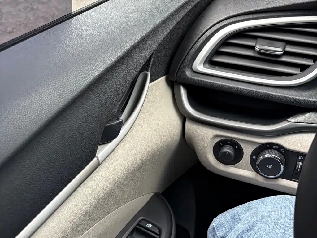 Buick Excelle 2016 — фото 18