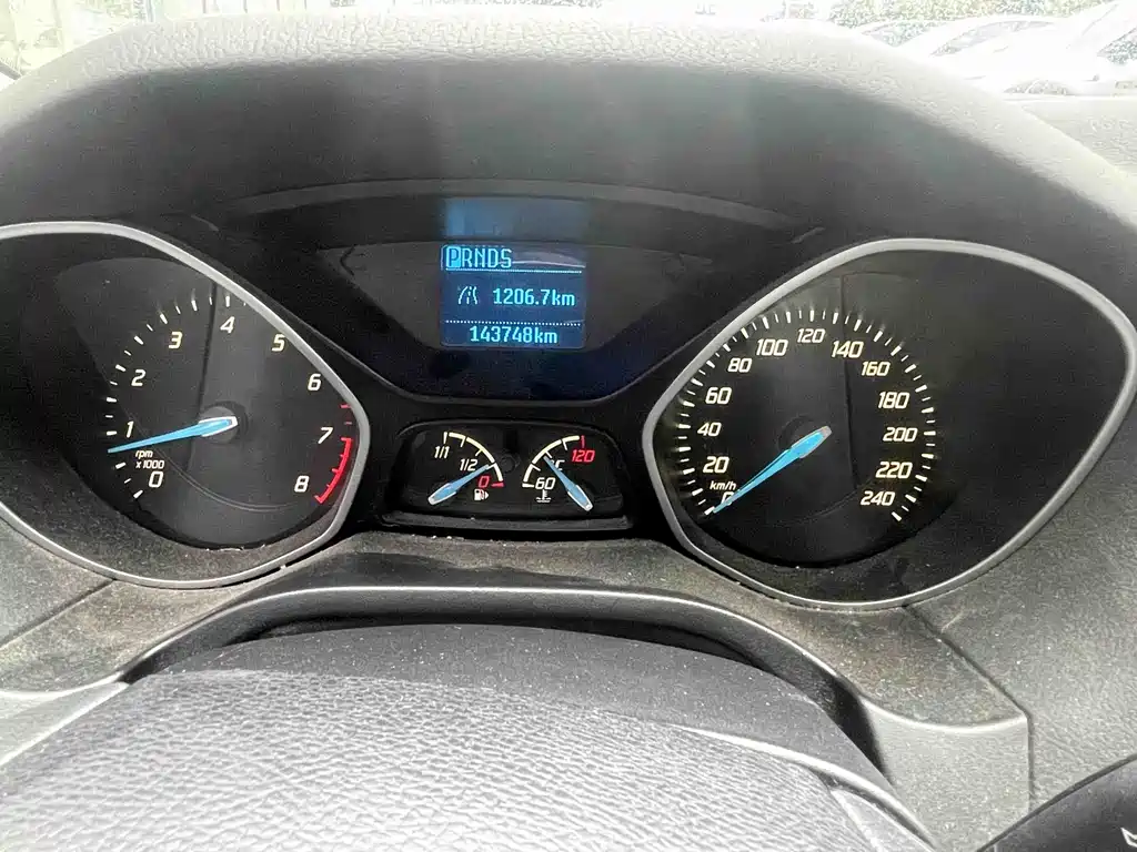 Ford Focus 2015 — фото 11